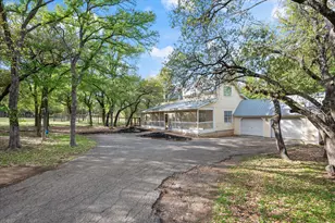 201 N Oak Hollow Rd, Georgetown, TX 78628 - Photo 1
