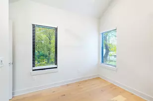 1118 Walton Ln, Austin, TX 78721 - Photo 9