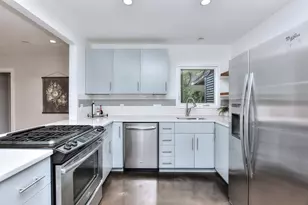 1309 Ridgemont Dr, Austin, TX 78723 - Photo 11