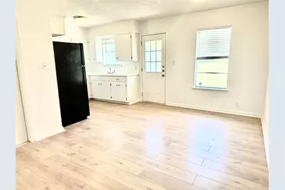 1708 Pennsylvania Avenue, Austin, TX 78702 - Photo 1