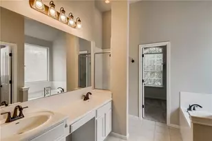 12605 Uvalde Creek Dr, Austin, TX 78732 - Photo 11