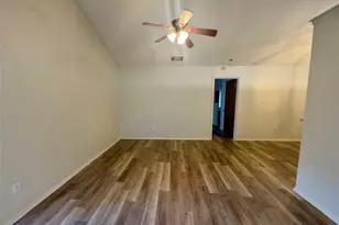 112 B Mockingbird Ln, Lockhart, TX 78644 - Photo 5