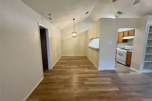 112 B Mockingbird Ln, Lockhart, TX 78644 - Photo 9