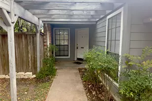 112 B Mockingbird Ln, Lockhart, TX 78644 - Photo 3