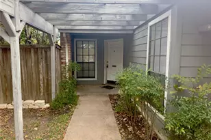 112 B Mockingbird Ln, Lockhart, TX 78644 - Photo 3