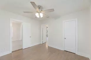 419 N Doak St, Taylor, TX 76574 - Photo 27