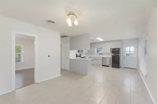 419 N Doak St, Taylor, TX 76574 - Photo 9