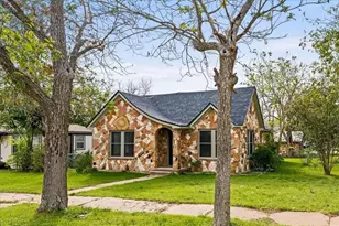 419 N Doak St, Taylor, TX 76574 - Photo 1