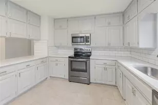 419 N Doak St, Taylor, TX 76574 - Photo 13