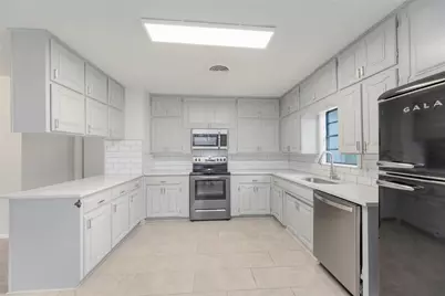 419 N Doak Street, Taylor, TX 76574 - Photo 11