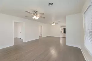 419 N Doak St, Taylor, TX 76574 - Photo 5