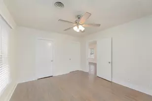 419 N Doak St, Taylor, TX 76574 - Photo 23