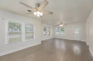 419 N Doak St, Taylor, TX 76574 - Photo 7