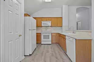 3009 Hanstrom Ct, Hutto, TX 78634 - Photo 11