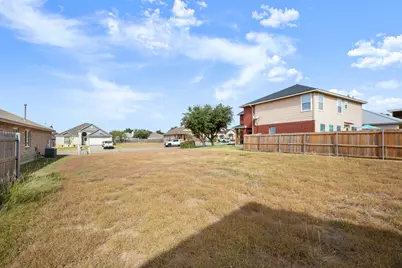 406 Gettysburg Loop, Elgin, TX 78621 - Photo 5
