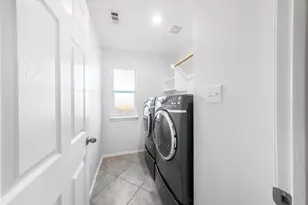 202 Holmstrom St, Hutto, TX 78634 - Photo 33