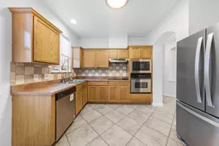 202 Holmstrom St, Hutto, TX 78634 - Photo 17