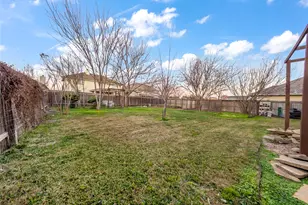 202 Holmstrom St, Hutto, TX 78634 - Photo 35