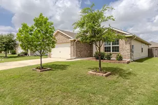105 Balsam St, Hutto, TX 78634 - Photo 5