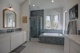 129 Hollytree Ct, Georgetown, TX 78628 - Photo 5