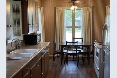 393 N Manse Avenue, Giddings, TX 78942 - Photo 9