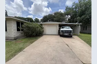 393 N Manse Avenue, Giddings, TX 78942 - Photo 3