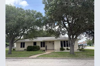393 N Manse Avenue, Giddings, TX 78942 - Photo 1