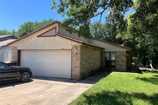 1113 N Bishop St, San Marcos, TX 78666 - Photo 1