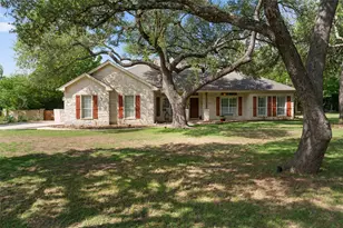 223 E Ridgewood Rd, Georgetown, TX 78633 - Photo 5