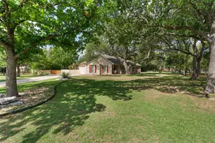223 E Ridgewood Rd, Georgetown, TX 78633 - Photo 3