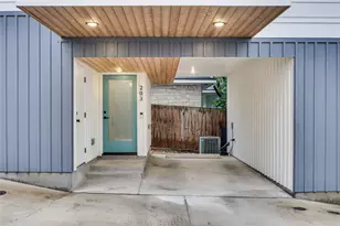 913 Duncan Ln, Austin, TX 78705 - Photo 33