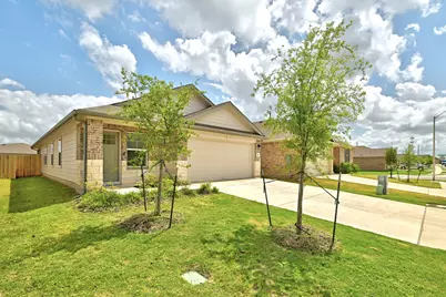 643 Evergreen Sumac Loop, Kyle, TX 78640 - Photo 5