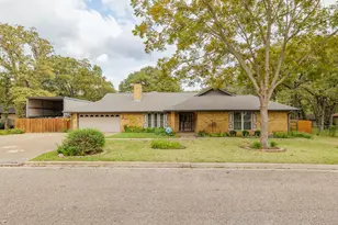 704 Enfield Rd, Rockdale, TX 76567 - Photo 5