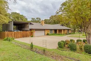 704 Enfield Rd, Rockdale, TX 76567 - Photo 3