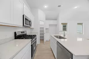 171 Hornet St, Elgin, TX 78621 - Photo 5