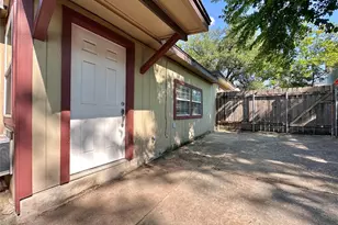 2103 E 16th St, Austin, TX 78702 - Photo 17