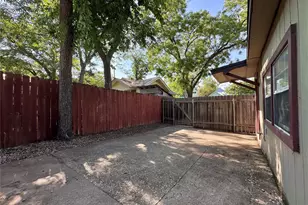 2103 E 16th St, Austin, TX 78702 - Photo 21