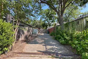2103 E 16th St, Austin, TX 78702 - Photo 23
