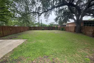 306 Bowie St, Luling, TX 78648 - Photo 27