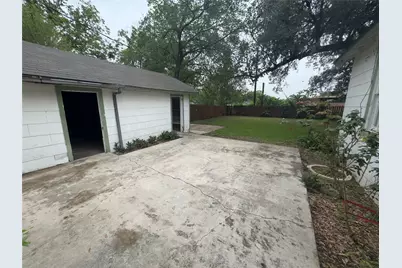 306 Bowie Street, Luling, TX 78648 - Photo 25