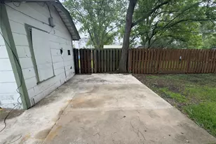 306 Bowie St, Luling, TX 78648 - Photo 29