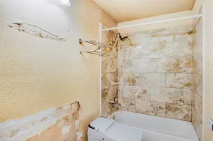 2114 Bel-Air Dr, Taylor, TX 76574 - Photo 29