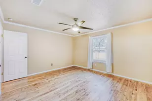 2114 Bel-Air Dr, Taylor, TX 76574 - Photo 19