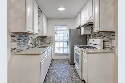 1013 Austin Highlands Boulevard, Austin, TX 78745 - Photo 9