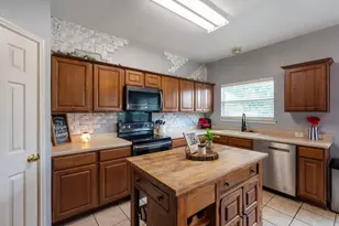 114 Almquist St, Hutto, TX 78634 - Photo 11