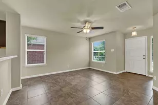 401 Summerside Ave, Lockhart, TX 78644 - Photo 5