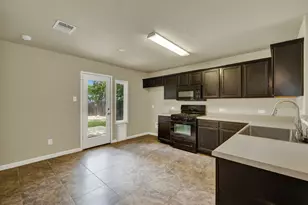 401 Summerside Ave, Lockhart, TX 78644 - Photo 11