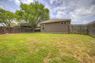 401 Summerside Ave, Lockhart, TX 78644 - Photo 29