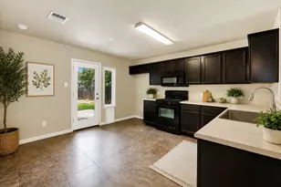 401 Summerside Ave, Lockhart, TX 78644 - Photo 9