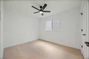 7901 Woodcroft Dr, Austin, TX 78749 - Photo 15